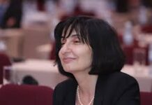 Gülşən Paşayevanın valideynləri vəfat edib.