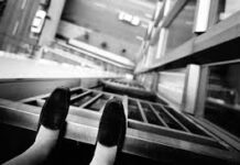 Qız özünü 11-ci mərtəbədən atdı – SAĞ QALDI