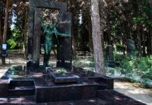 Lütfi Zadənin qəbirüstü abidəsi qoyulub Lütfi Zadə abidəsi