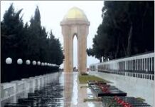 Angela Merkel Şəhidlər xiyabanını ziyarət edib