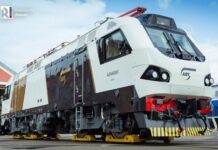 Azərbaycana yeni ikimərtəbəli sürət qatarları gətirilib (FOTO)