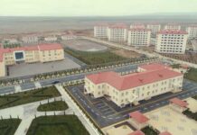 Prezident İlham Əliyev Abşeronda məcburi köçkün ailələri üçün salınmış yaşayış kompleksinin istifadəyə verilməsi mərasimində iştirak edib