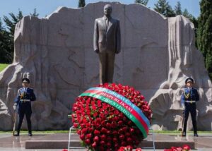 Azərbaycan xalqının ümummilli lideri Heydər Əliyev