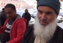 Tacikistan vətəndaşları Yerevanda hökumət binası qarşısında aksiya keçirib