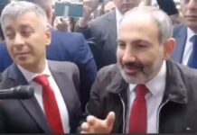 Nikol Paşinyan Yerevanda etiraz aksiyasına qoşulub