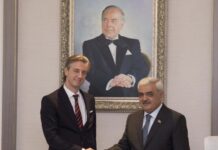 SOCAR BMT İnkişaf Proqramı ilə yeni layihələri müzakirə edib Azərbaycan Dövlət Neft Şirkətinin (SOCAR) prezidenti Rövnəq Abdullayev və BMT İnkişaf Proqramının (UNDP) Azərbaycandakı rezident nümayəndəsi Alessandro Frakassettinin rəhbərlik etdiyi nümayəndə heyətləri arasında görüş olub