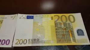 Как отличить евро. Купюра 200 евро. Фальшивые 200 евро. 200 Евро настоящее. Как выглядит 200 евро.