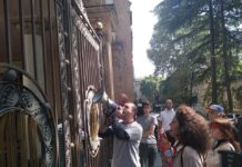 Gürcüstan parlamentinin qarşısında etiraz aksiyası başlayıb