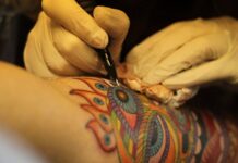 Bakıda tatuaj etdirən qadın xəsarət alıb