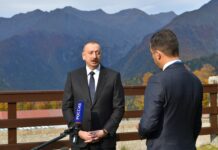 Prezident İlham Əliyev Soçidə Rusiyanın “Rossiya” və “Birinci” televiziya kanallarının müxbirlərinin suallarını cavablandırıb
