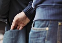 Üç qardaşın cibindən pul oğurlayan şəxs saxlanılıb