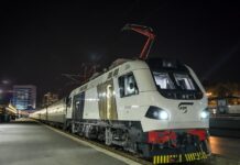 Bakı-Tbilisi-Bakı sürət sərnişin qatarı ilk dəfə olaraq sərnişin lokomotivi ilə yola salınıb