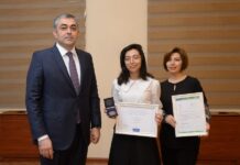 Nazir dünya üçüncüsü olan şagirdə medalını təqdim etdi Dadaşova Leyla Elnur qızı