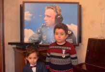 “Şücaətə görə” medalı hərbi pilot Rəşad Atakişiyevin ailəsinə təqdim olunub MiQ-29 təyyarəsinin pilotu polkovnik-leytenant Rəşad Atakişiyevin ailəsi