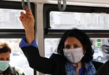 Gürcüstan prezidenti tibbi maska taxdı