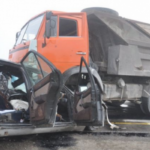 “KamAZ” minik maşınını əzdi