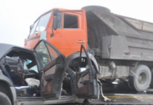 “KamAZ” minik maşınını əzdi, sürücünün meyiti çətinliklə çıxarıldı "KamAZ" minik maşınını əzdi