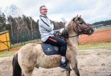 Polşalı baş məşqçi millimizlə görüşdən öncə məşqə atla gəlib – FOTO