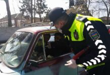 Polis sürücülərə tibbi spirt, maska və əlcək payladı