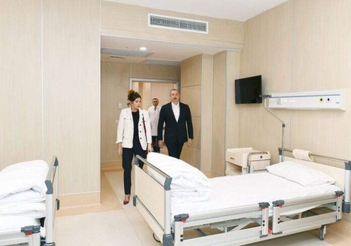 Azərbaycan Respublikasının Prezidenti İlham Əliyev və birinci xanım Mehriban Əliyeva “Yeni klinika” tibb müəssisəsinin açılışında