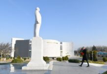 Prezident İlham Əliyev Ağstafada səfərdədir Dövlət başçısı Ağstafa şəhərində ümummilli lider Heydər Əliyevin abidəsini ziyarət edib