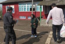 Cəlilabad polisi daha 30 ailəyə ərzaq bağlamaları və tibbi maska paylayıb Cəlilabad polisi daha 30 ailəyə ərzaq bağlamaları və tibbi maska paylayıb