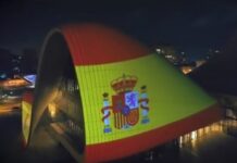 Heydər Əliyev Mərkəzinin binası üzərində İspaniya bayrağı videoproyeksiya olunub Heydər Əliyev Mərkəzinin binası üzərində İspaniya bayrağı videoproyeksiya olunub