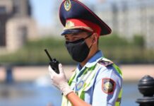 Qazaxıstanda minalama ilə bağlı məlumatdan sonra ticarət mərkəzindən ziyarətçilər təxliyə edilib Qazaxıstan polisi