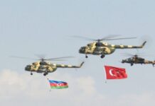 Naxçıvan səmasını Azərbaycan və Türkiyə bayraqları bəzəyib Naxçıvan səmasını Azərbaycan və Türkiyə bayraqları bəzəyib