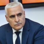 Yeni Azərbaycan Partiyası Siyasi Şurasının üzvü, «İki sahil» qəzetinin baş redaktoru, siyasi elmlər doktoru Vüqar Rəhimzadə