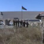 Xudafərin körpüsü üzərində Azərbaycan bayrağı