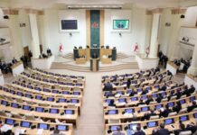 Gürcüstanda amnistiya nəticəsində məhkumların 10 faizi azadlığa çıxacaq Gürcüstan parlamenti