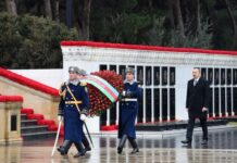 İlham Əliyev və Mehriban Əliyeva şəhidlərimizin xatirəsini yad ediblər İlham Əliyev və Mehriban Əliyeva şəhidlərimizin xatirəsini yad ediblər