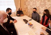 Daha iki şəhid ailəsinə təqaüd kartları təqdim edilib Daha iki şəhid ailəsinə təqaüd kartları təqdim edilib