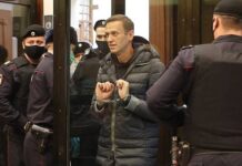 Aleksey Navalnı 3,5 il müddətinə azadlıqdan məhrum edildi Aleksey Navalnı