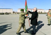 Naxçıvanda Vətən müharibəsi iştirakçıları ilə görüş olub Ali Məclisin sədri yeni yaradılmış hərbi hissələrə döyüş bayraqlarını təqdim edib