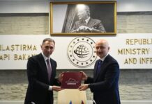 Azərbaycan Respublikasının nəqliyyat, rabitə və yüksək texnologiyalar naziri Rəşad Nəbiyev Türkiyədə səfərdədir Türkiyənin nəqliyyat və infrastruktur naziri Adil Karaismailoğlu və Azərbaycan Respublikasının nəqliyyat, rabitə və yüksək texnologiyalar naziri Rəşad Nəbiyev