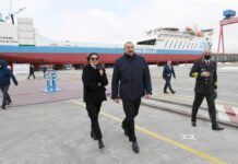 Prezident İlham Əliyev və birinci xanım Mehriban Əliyeva “Ro-Pax” tipli “Akademik Zərifə Əliyeva” gəmi-bərəsinin suya salınması və eyni təyinatlı “Azərbaycan” gəmi-bərəsinin istismara verilməsi mərasimlərində iştirak ediblər Prezident İlham Əliyev və birinci xanım Mehriban Əliyeva “Ro-Pax” tipli “Akademik Zərifə Əliyeva” gəmi-bərəsinin suya salınması və eyni təyinatlı “Azərbaycan” gəmi-bərəsinin istismara verilməsi mərasimlərində iştirak ediblər