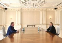 Prezident İlham Əliyev “Boeing Commercial Airplanes” Şirkətinin prezidenti və baş icraçı direktorunu qəbul edib Azərbaycan Respublikasının Prezidenti İlham Əliyev və “Boeing Commercial Airplanes” Şirkətinin prezidenti və baş icraçı direktoru Stenli Dil