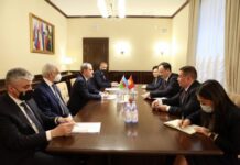 Azərbaycan ilə Qırğızıstan arasında ikitərəfli münasibətlərin genişləndirilməsi üzrə fikir mübadiləsi aparıblar Azərbaycan Respublikasının xarici işlər naziri Ceyhun Bayramov və Qırğız Respublikasının xarici işlər naziri Ruslan Kazakbayev