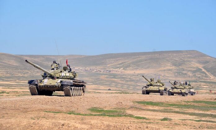 Tank bölmələrinin intensiv döyüş hazırlığı məşğələləri keçirilir