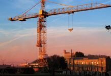 Bakıda yük kranının trosu qırıldı: bir ölü, bir yaralı yük kranı