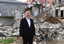 Prezident İlham Əliyev Gəncədə Ermənistanın raket hücumlarının səbəb olduğu cinayət səhnələri ilə tanış olub Prezident İlham Əliyev Gəncədə Ermənistanın raket hücumlarının səbəb olduğu cinayət səhnələri ilə tanış olub