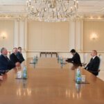 Azərbaycan Respublikasının Prezidenti İlham Əliyev və Britaniya-Azərbaycan parlamentlərarası dostluq qrupunun rəhbəri Bob Bləkmən