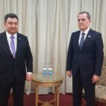 xarici işlər naziri Ceyhun Bayramov və Beynəlxalq Türk Akademiyasının prezidenti Darxan Kıdırəli
