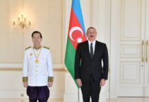 Prezident İlham Əliyev Kambocanın ölkəmizdə yeni təyin olunmuş səfirinin etimadnaməsini qəbul edib Prezident İlham Əliyev Kambocanın ölkəmizdə yeni təyin olunmuş səfirinin etimadnaməsini qəbul edib