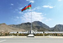 Üçrəngli Bayrağımız Naxçıvanda əbədi yüksəkliyə qaldırılıb Üçrəngli Bayrağımız Naxçıvanda əbədi yüksəkliyə qaldırılıb