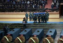 DSX-nin helikopterinin qəzaya uğraması nəticəsində şəhid olan hərbi qulluqçularla vida mərasimi keçirilib DSX-nin helikopterinin qəzaya uğraması nəticəsində şəhid olan hərbi qulluqçularla vida mərasimi keçirilib