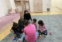 Ombudsman Şamaxı rayonunun İkinci Çaylı kəndində sosial təhlükəli vəziyyətdə olan və sosial xidmət müəssisəsinə yerləşdirilən uşaqlarla görüşüb Ombudsman Şamaxı rayonunun İkinci Çaylı kəndində sosial təhlükəli vəziyyətdə olan və sosial xidmət müəssisəsinə yerləşdirilən uşaqlarla görüşüb