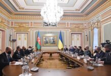 Ukraynada işgüzar səfərdə olan Azərbaycan Prezidenti İlham Əliyevin və Ukraynanın Prezidenti Volodimir Zelenskinin geniş tərkibdə görüşü keçirilib Ukraynada işgüzar səfərdə olan Azərbaycan Prezidenti İlham Əliyevin və Ukraynanın Prezidenti Volodimir Zelenskinin geniş tərkibdə görüşü keçirilib